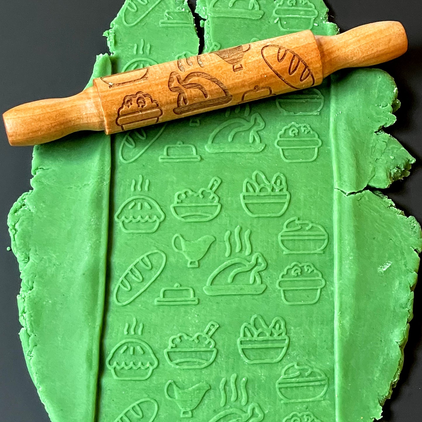 Holiday Dinner Texture Roller